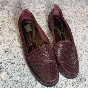 Women’s Trotters Loafers Shoes Slip On Flats Deep Purple Sz 8.5 Leather Upper
